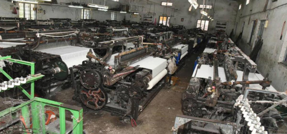 Thousands of  powerlooms fall silent in Sircilla