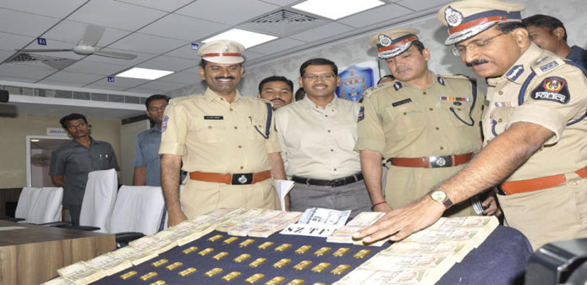 Four held for gold smuggling