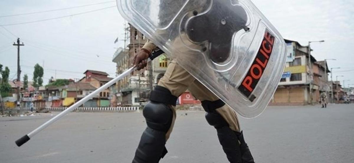 Kashmir Valley remains curfew-free