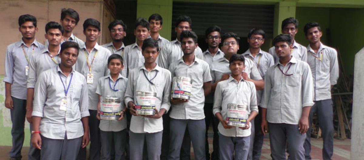 Triveni school students collect money for Kerala flood victims