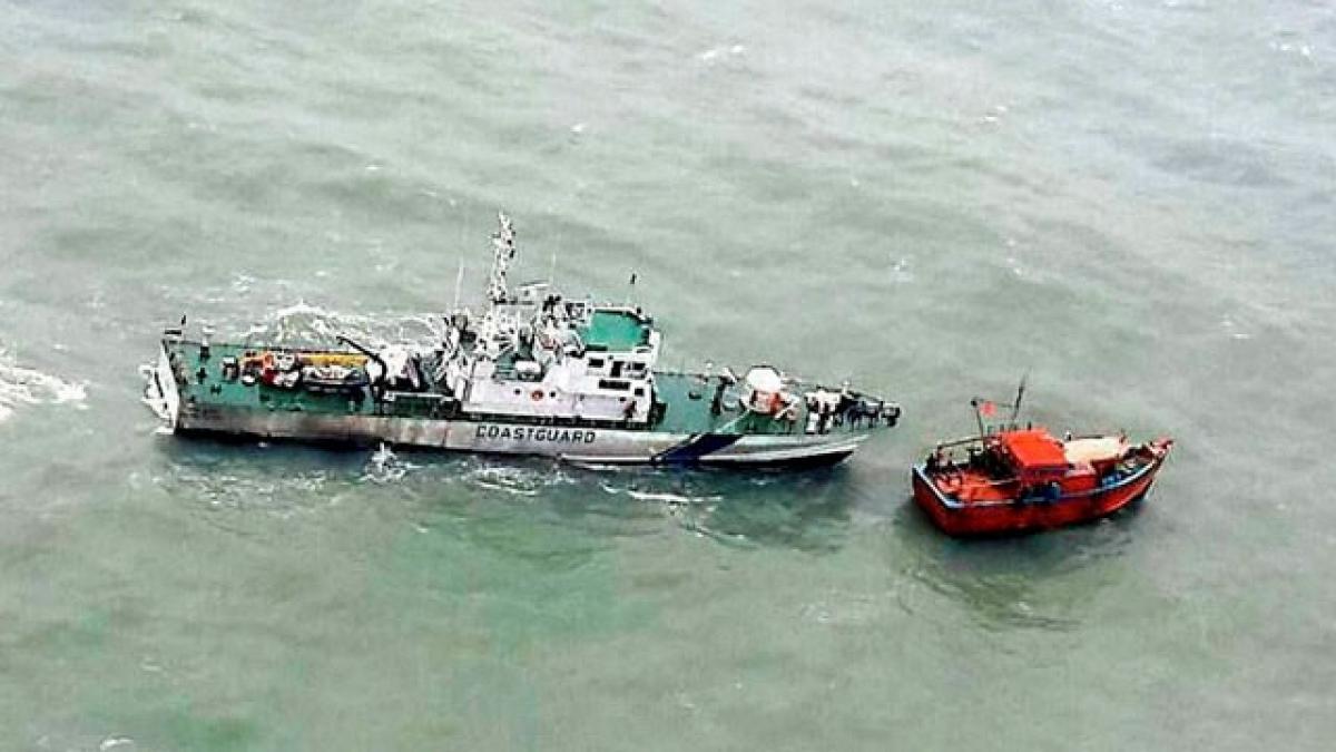 Navy rescues 4 from tugboat off Mumbai coast