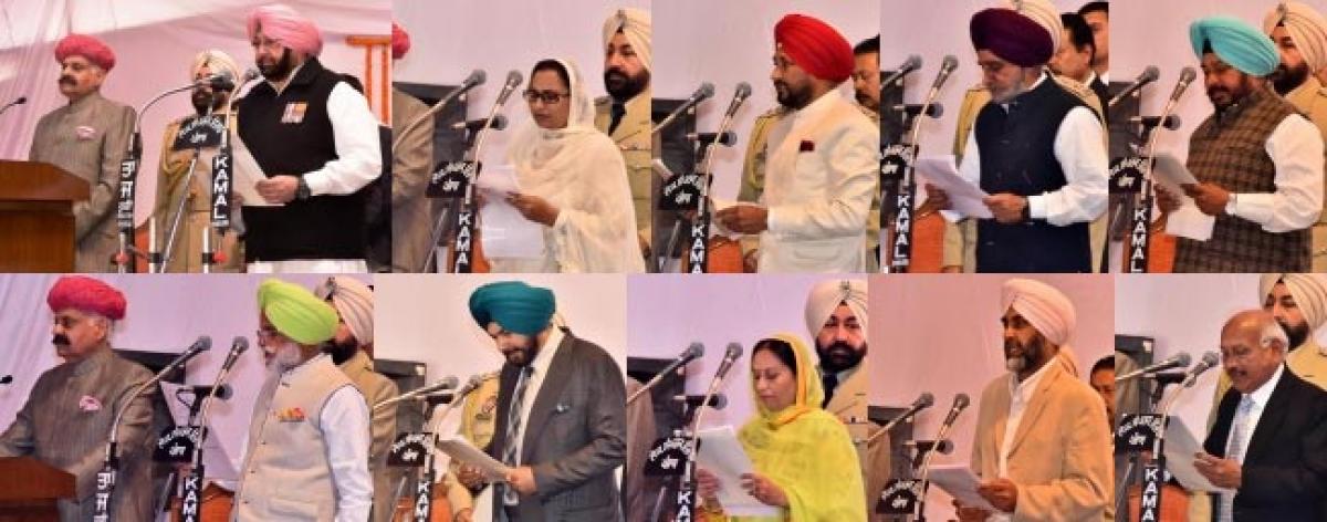 Amarinder sworn-in as Punjab CM, 9 ministers inducted