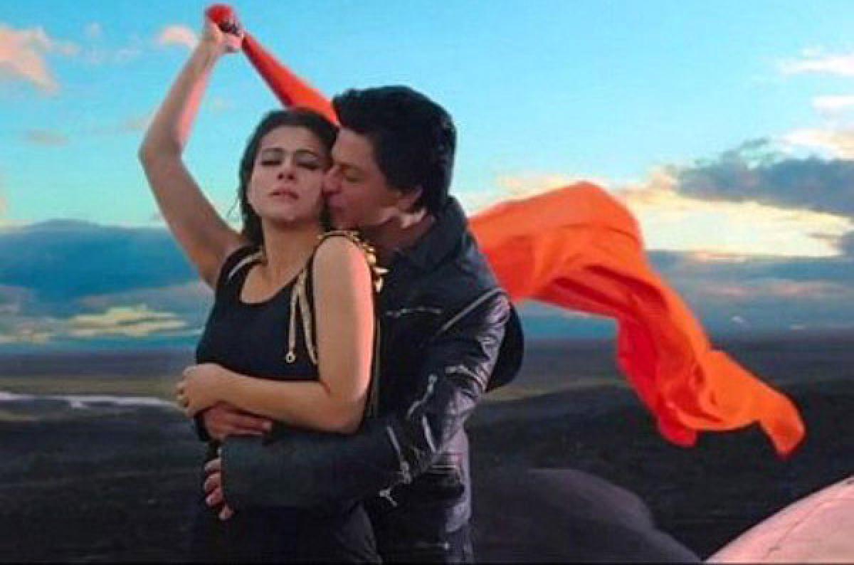 SRK​, Kajol​ brave​d​ cold waves ​while shooting ​​the romantic ​number - ​Gerua