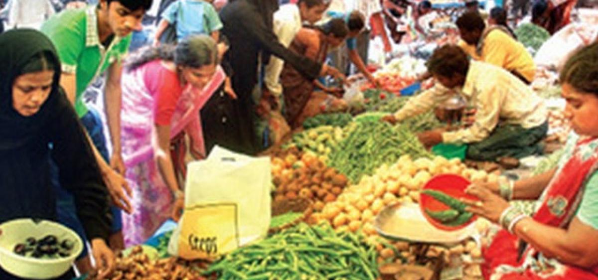 Retail vegetable traders hold dharna