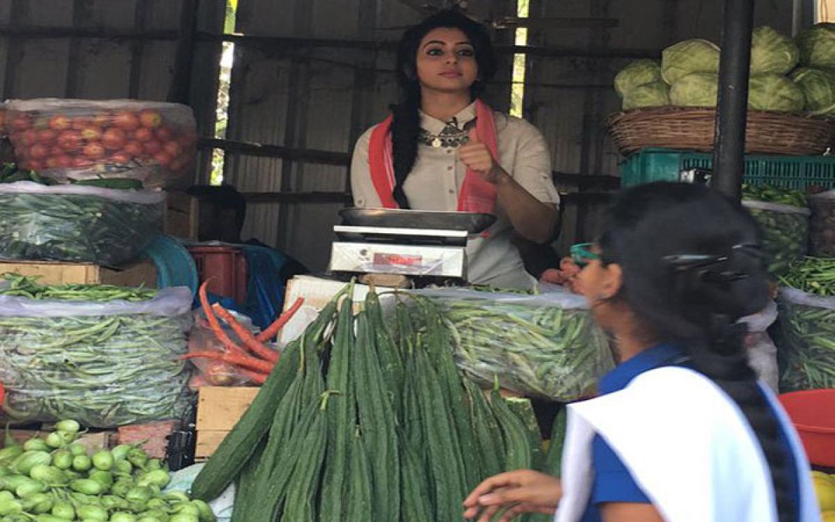 Rakul Preet turns vegetable vendor for a good cause
