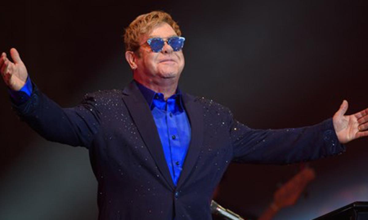 Elton John working on a memoir is set to get published in 2019