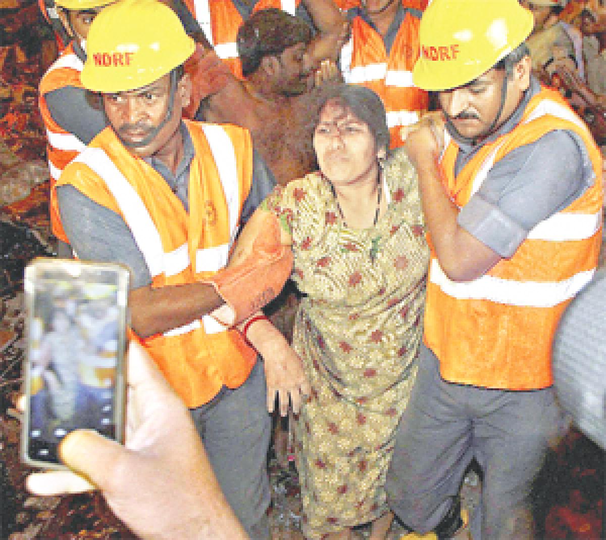 Building crash kills 12 persons in Thane