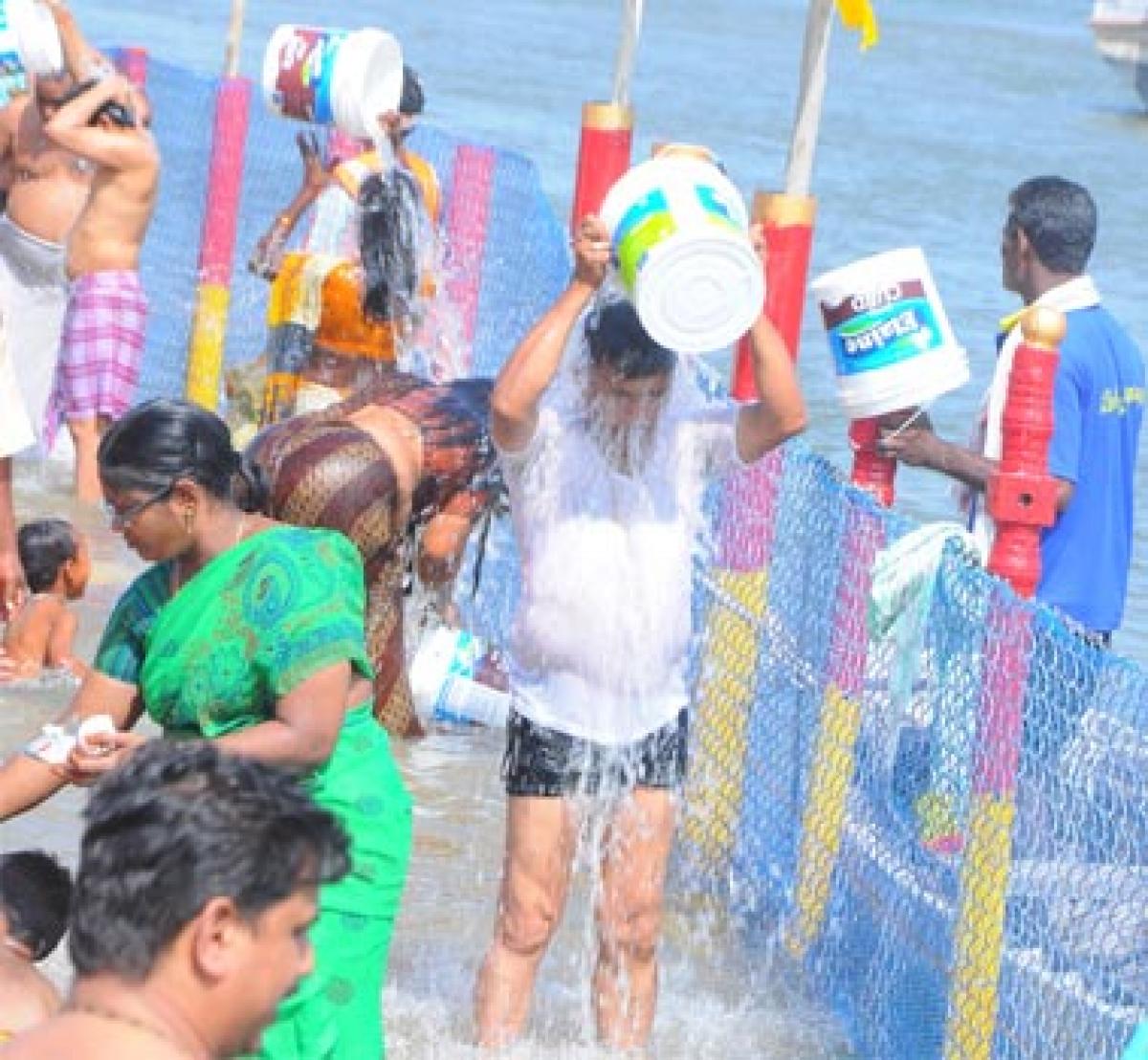 Over 3 lakh take holy dip in Guntur district