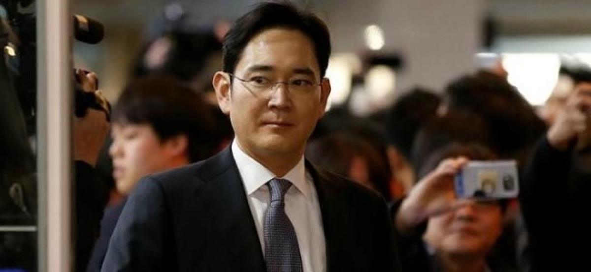 Samsung chief Jay Lee questioned behind closed doors in arrest warrant hearing