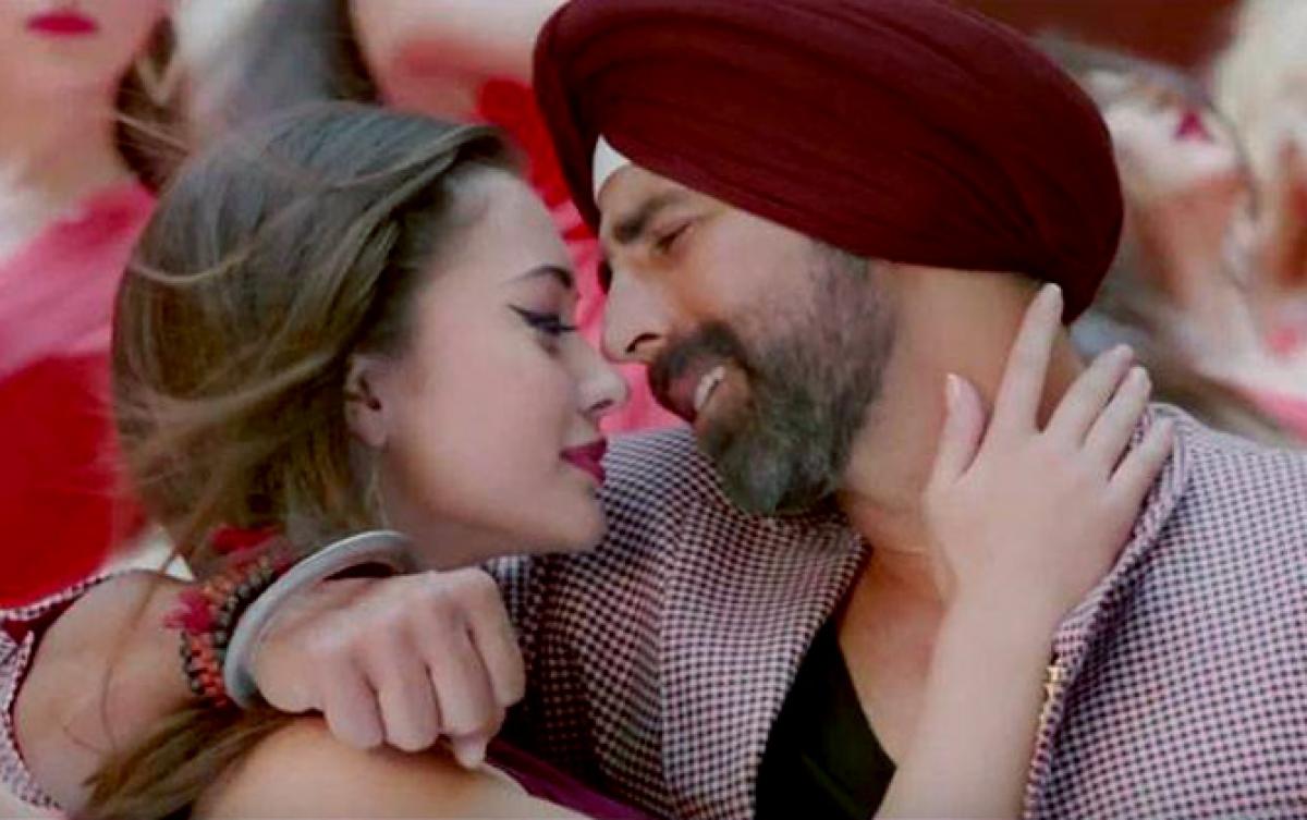 Style check: Amy, Akshay in Singh is Bliing