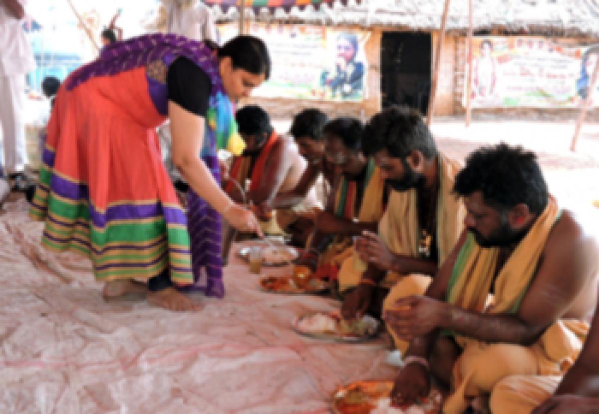 Free food for trekking Siva devotees