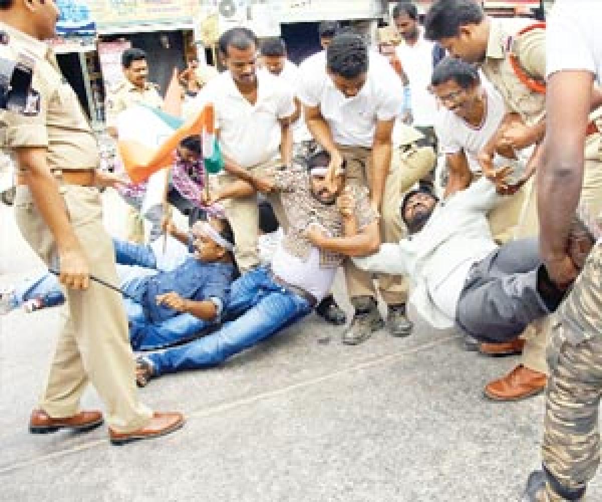 Arrests overshadow R-Day celebrations in pilgrim city