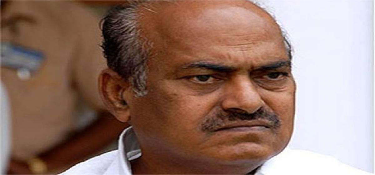 JC Diwakar Reddy creates ruckus at Gannavaram airport