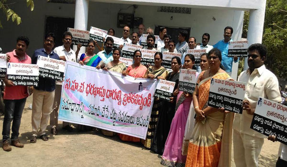 RTI activists stage protest