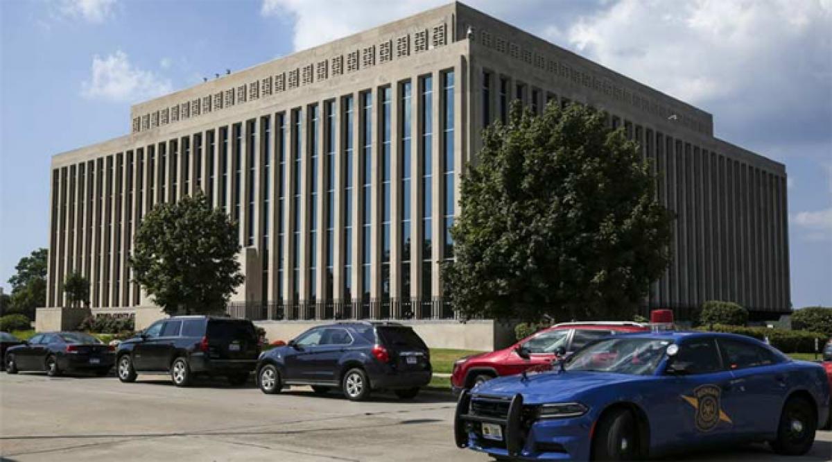 US inmate kills two bailiffs at courthouse on state of Michigan