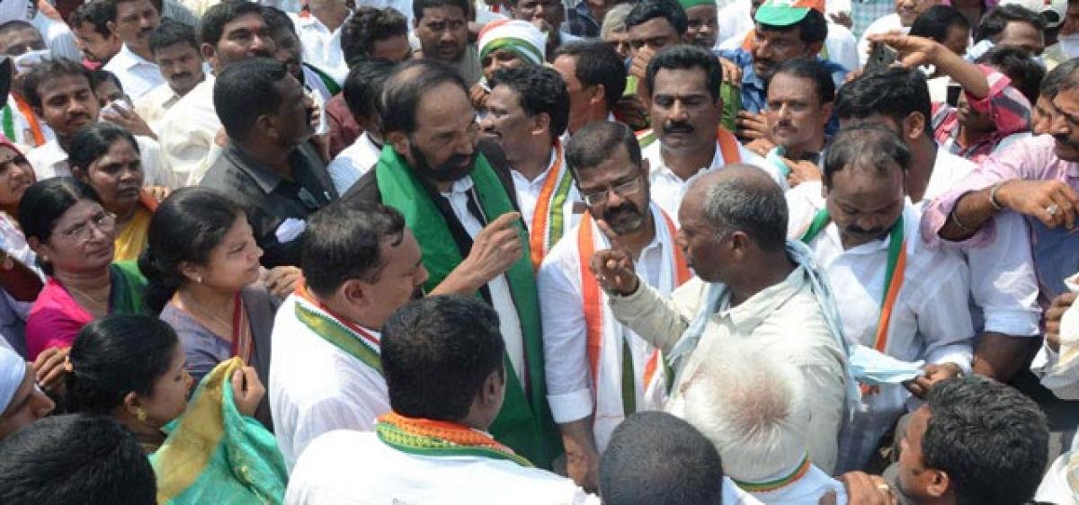 Congress gives vent to chilli anger