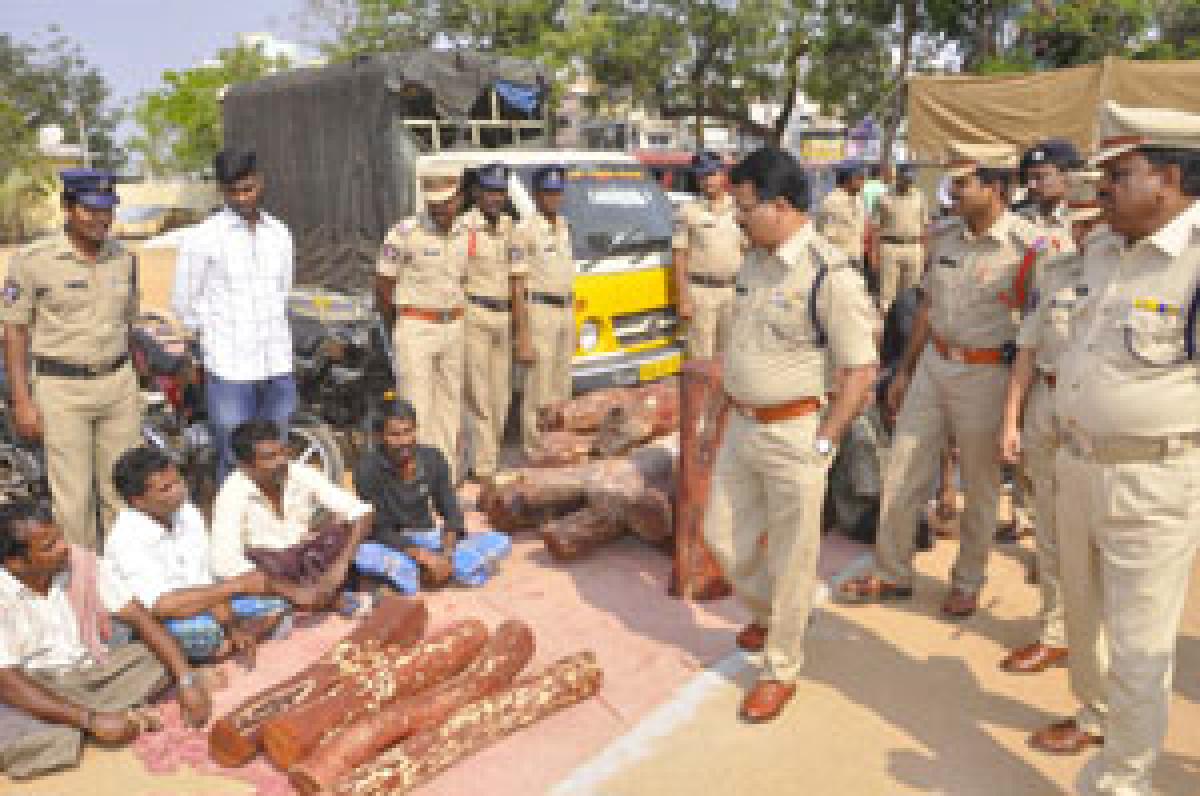 3 red sanders smugglers held, logs, bikes worth 1 cr seized