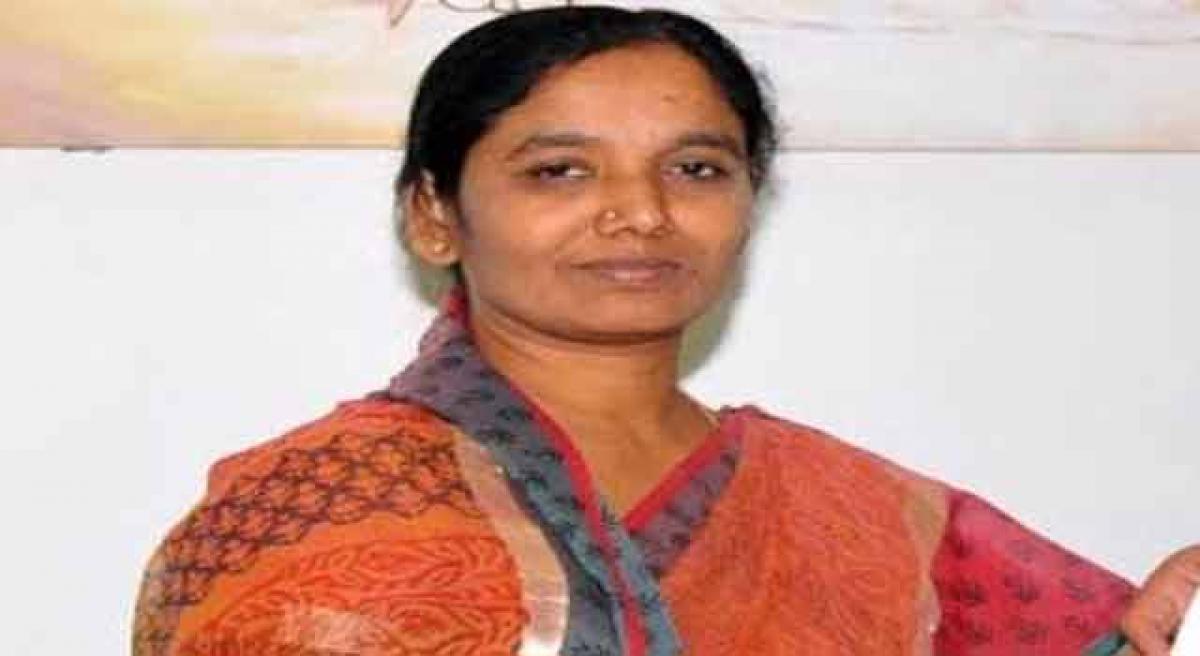 Paritala Sunitha pitches for 25 lakh LPG connections