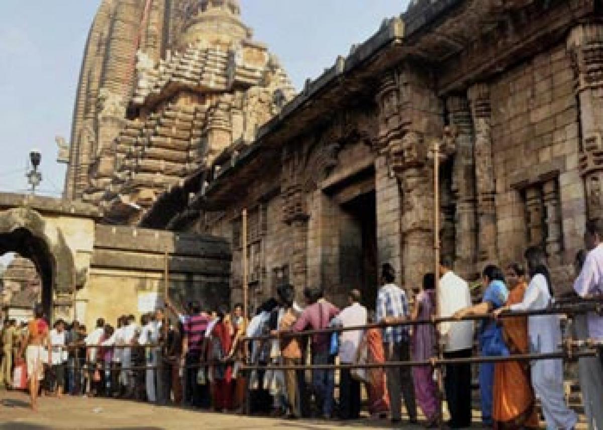 Devotees throng Gayathrimata temple 