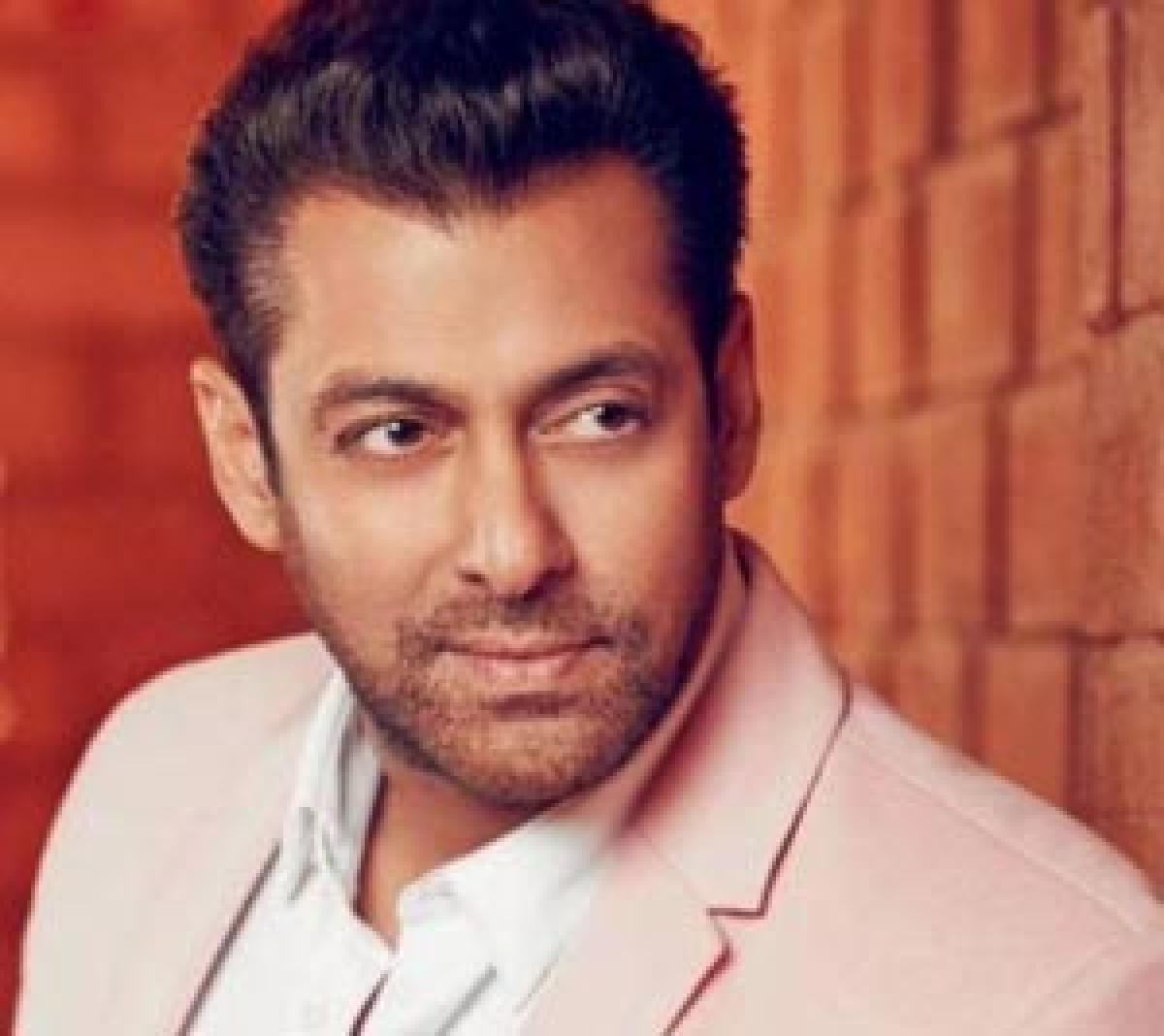 Sonam on par with  Madhuri, Aishwarya: Salman