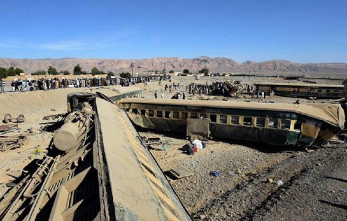 Train collision in Pakistan kills six, 150 injured