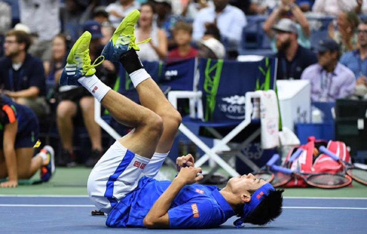 Nishikori stuns Murray, Serena advances