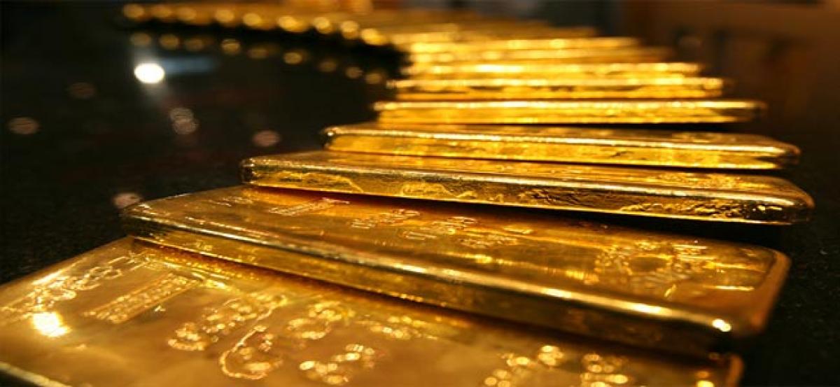 Gold climbs on weaker dollar, stumbling stocks