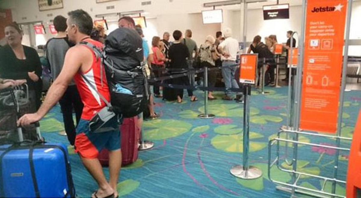 Aussia holidayers in Bali stranded as volcanis ash hits air services