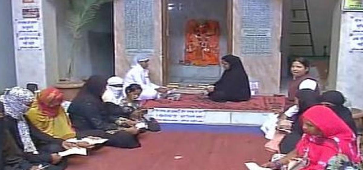 Ahead of hearing, Muslim women chant Hanuman Chalisa