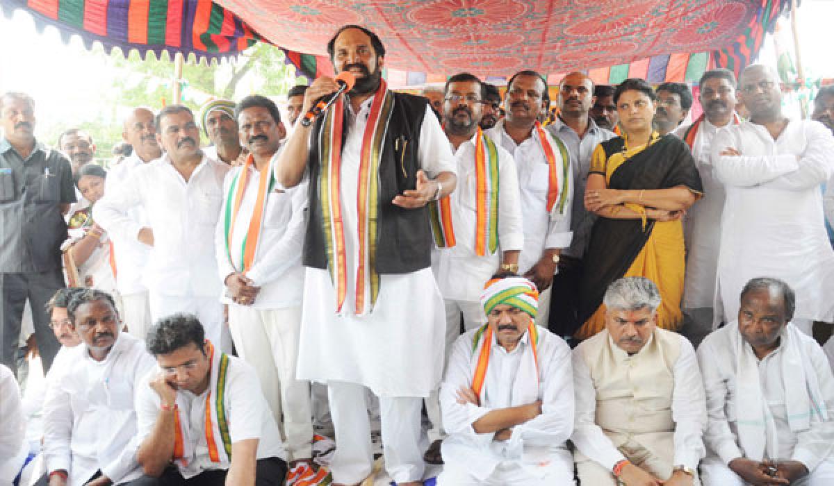 TRS unleashing terror on farmers: Uttam  Kumar Reddy