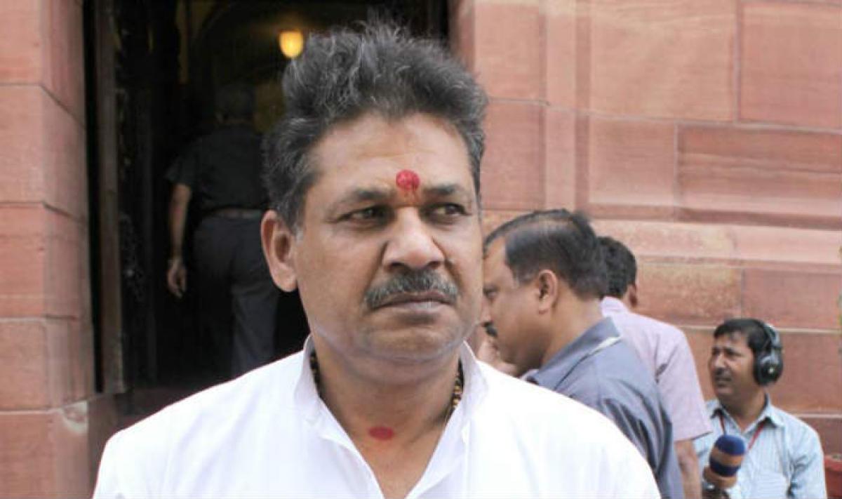 Suspended BJP leader Kirti Azad seeks Arun Jaitleys resignation