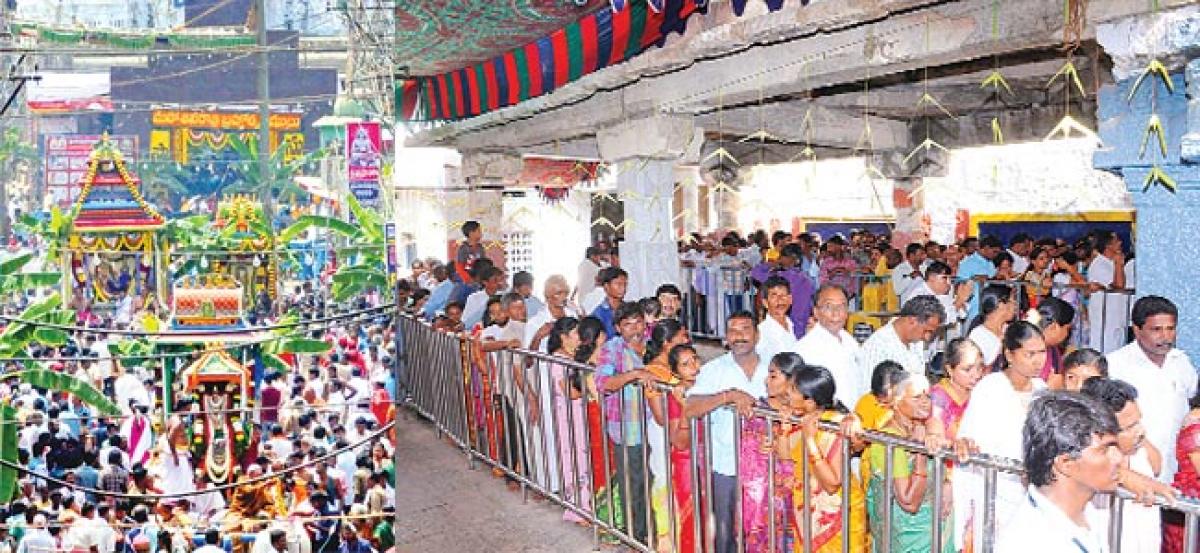 Srikalahasti temple teems with devotees