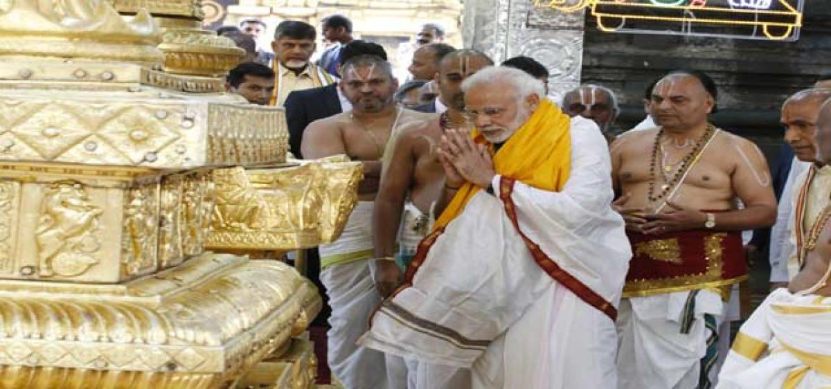 Modi worships Lord Balaji at Tirumala