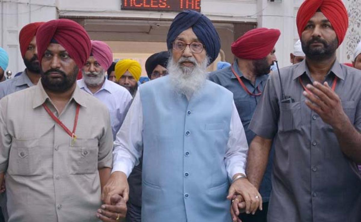 Parkash Singh Badal Politely Declines Punjab Chief Ministers Offer For Government House