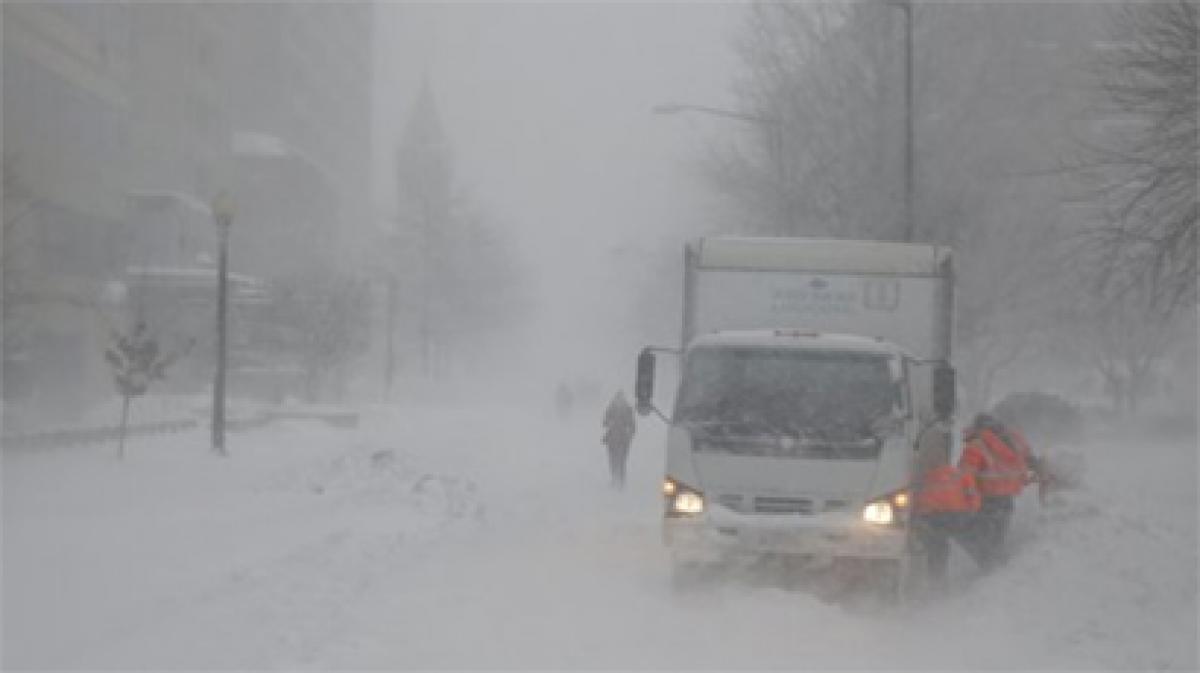 Massive blizzard in US leaves 15 dead, East Coast remains shut