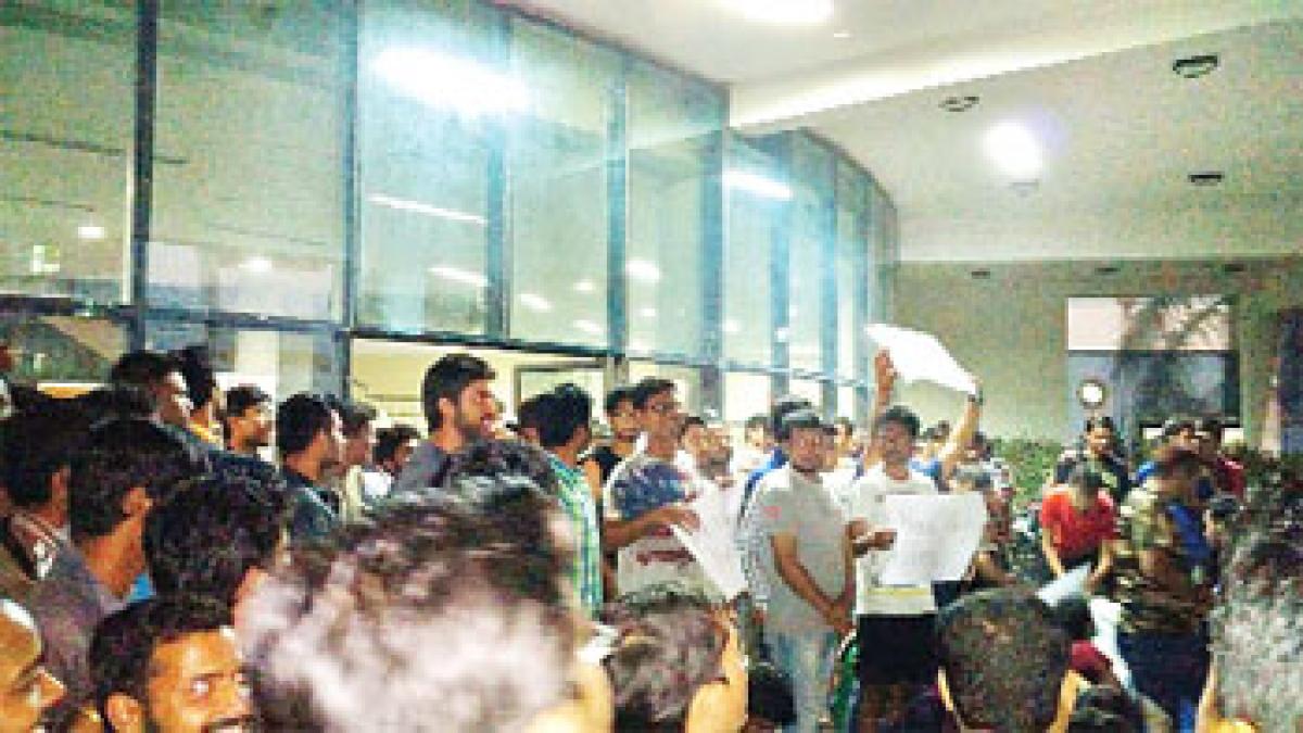 Students flash protest at NIT over poor quality food