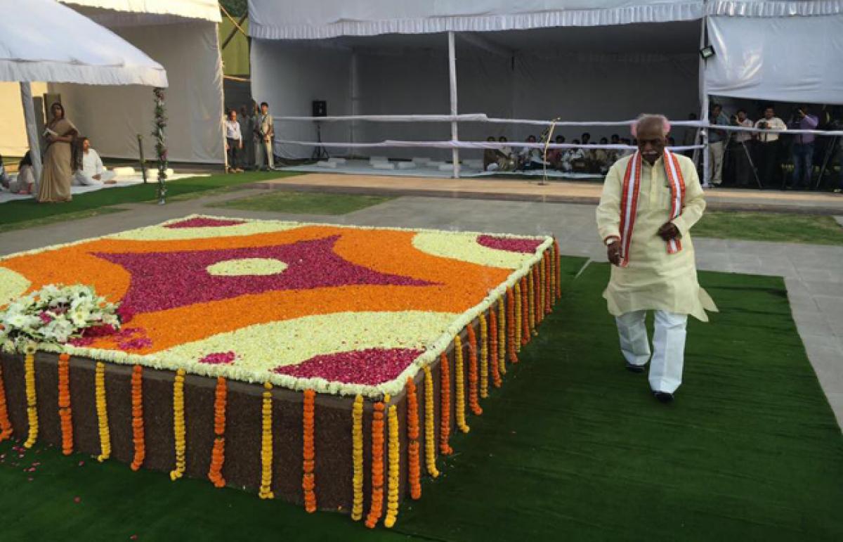 Babu Jagjivan Ram Jayanthi: Bandaru Pays floral tribute at samadhi