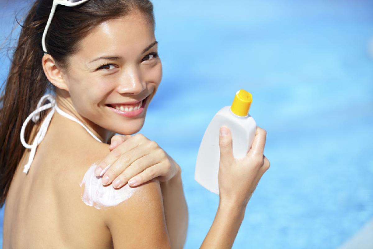 Natural sunscreen lotion derived from algae