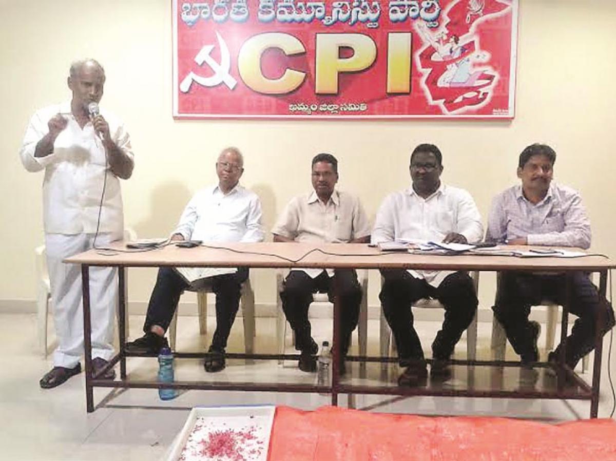 KCR hoodwinking people with his oratory skills: CPI