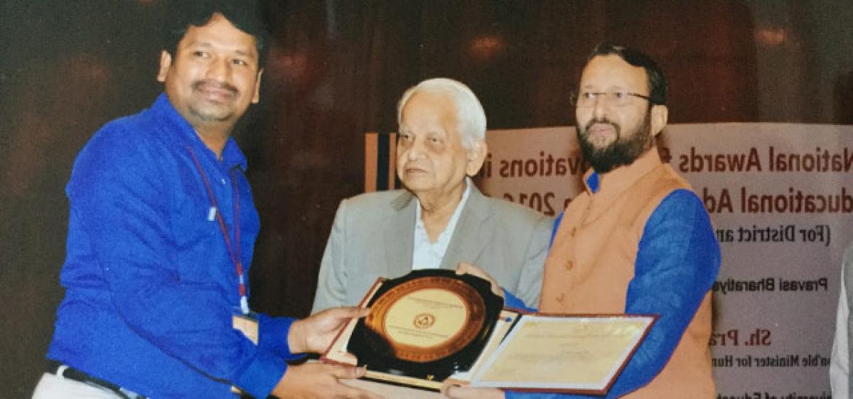 Ranga Reddy District DEO presented with National Award