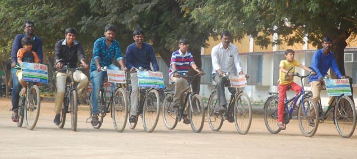 Cycle yatra participants return