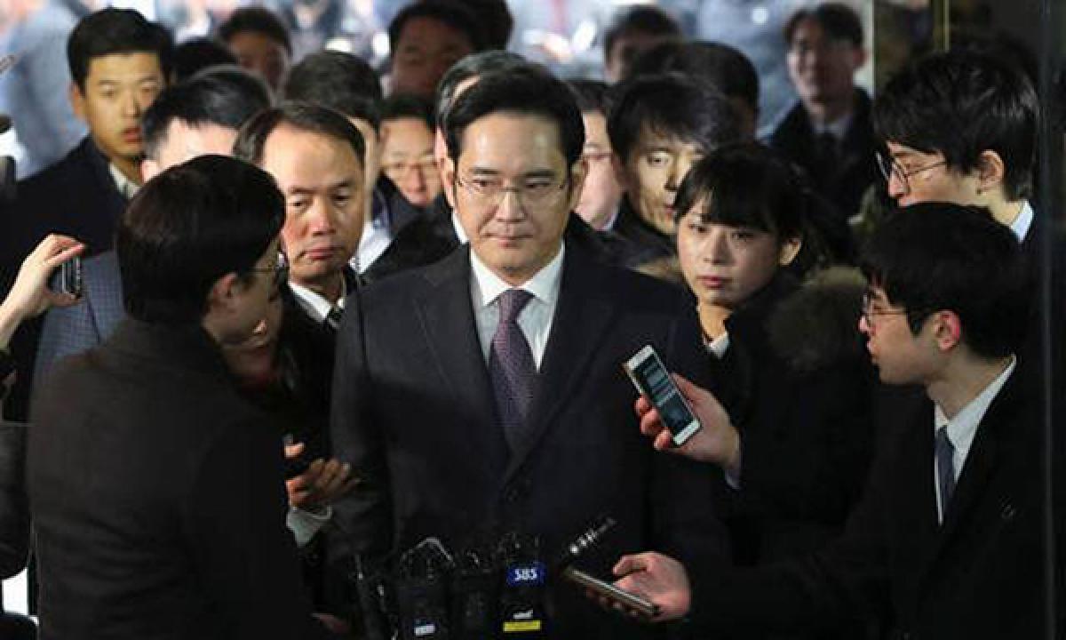 South Korean court considering to approve arrest of Samsung Heir