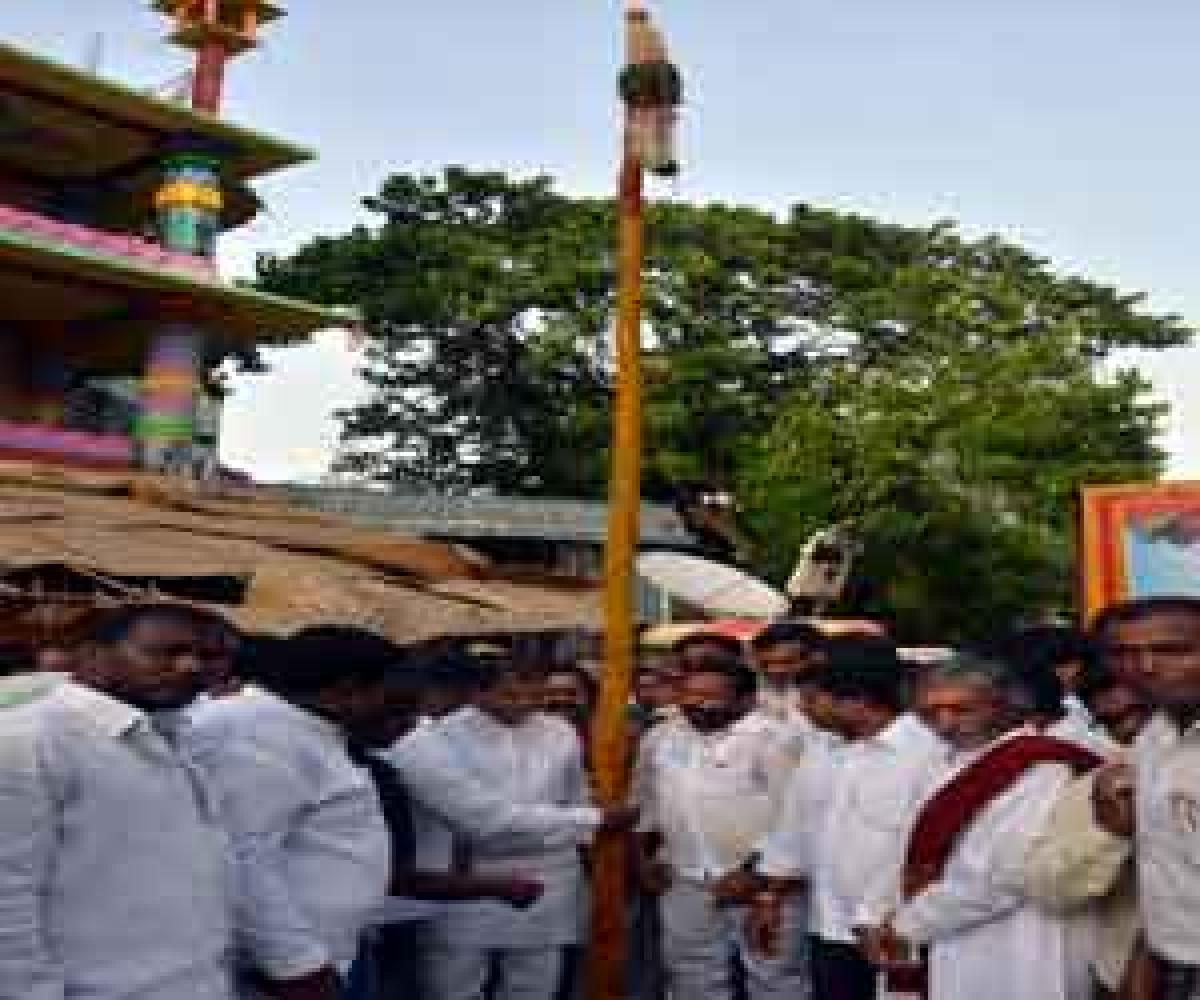 Khairatabad Ganesh unwilling to yield