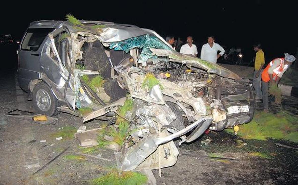 Road Mishap in Vizag; 11 killed