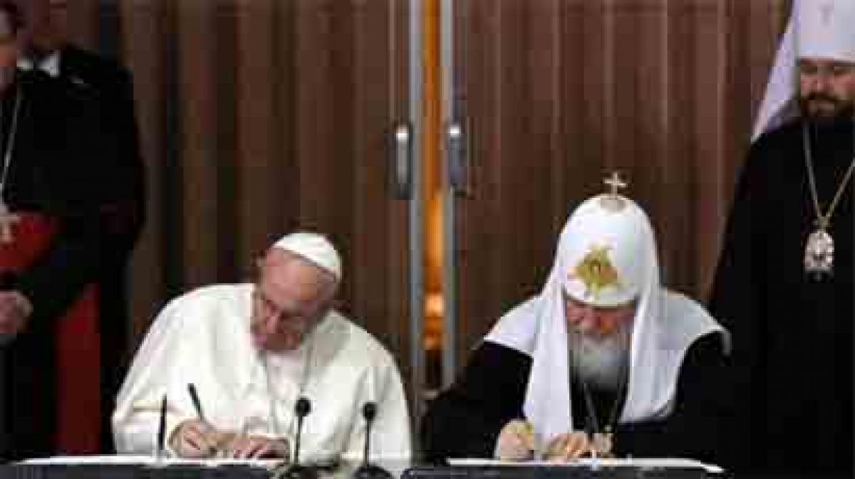 Pope meets Russian Orthodox leader for the first time