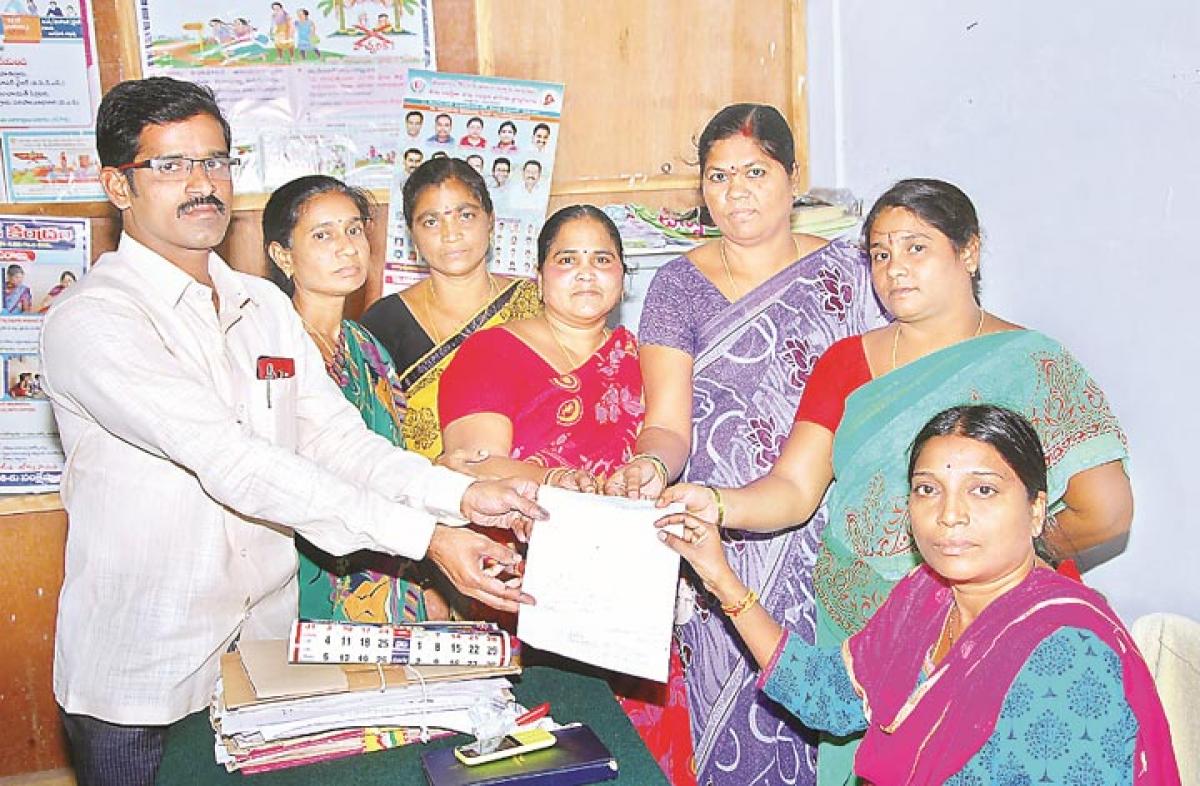 Anganwadi workers demand  payment of pending bills