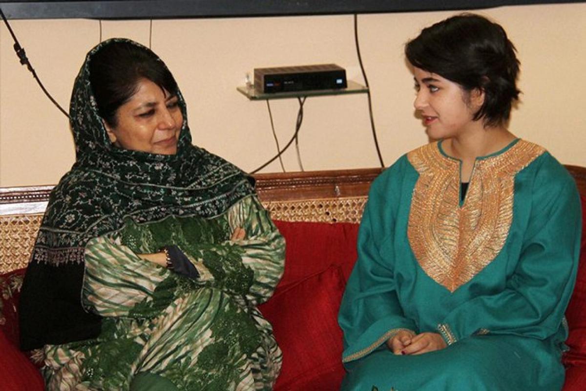 Dangal actress apologizes for meeting Mehbooba Mufti