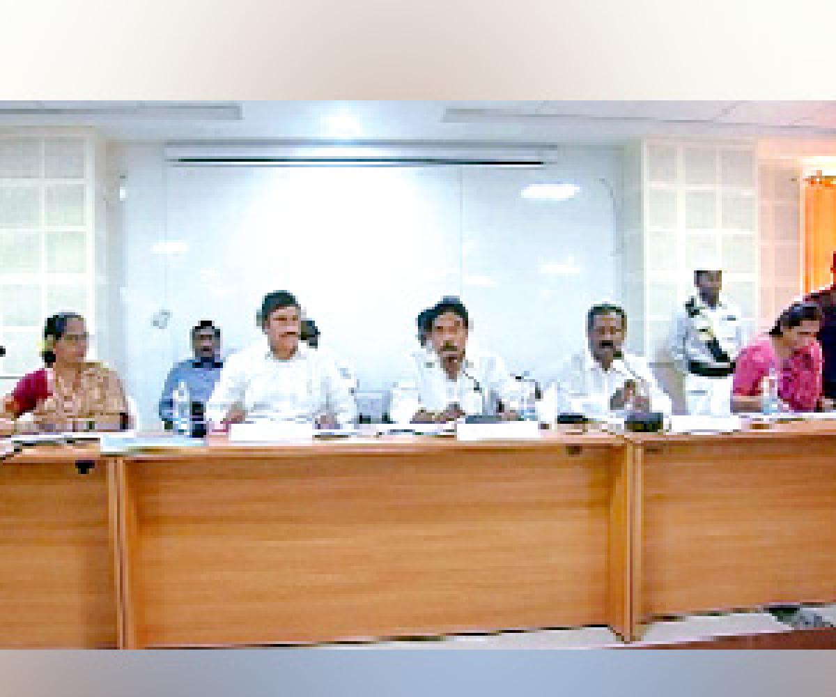 Assurances panel reviews pending works