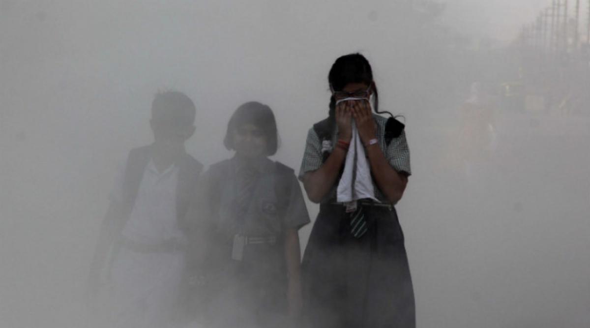 Delhi pollution levels worsen, schools to remain shut for 3 days