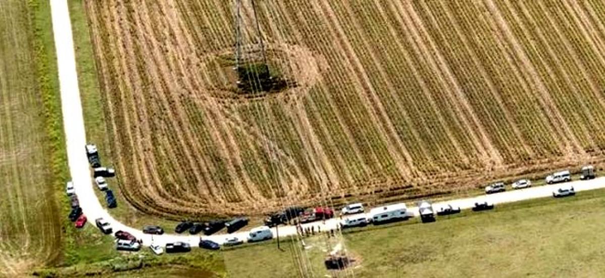 Fiery crash of hot air balloon kills 16 in central Texas